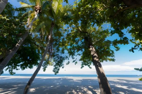 Modern and cozy Beachfront house Santa Marta 7pax